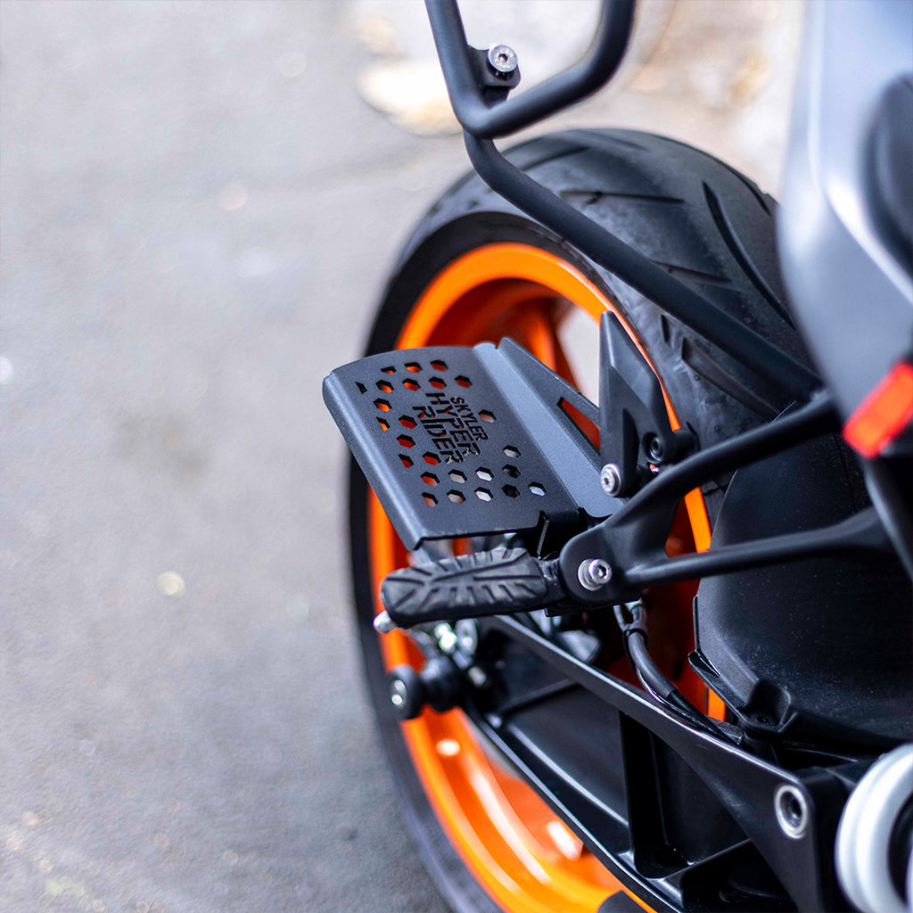 Hyperrider KTM Duke 250 390 GEN 3 Rear Footrest Pair (HRKDGN3007S