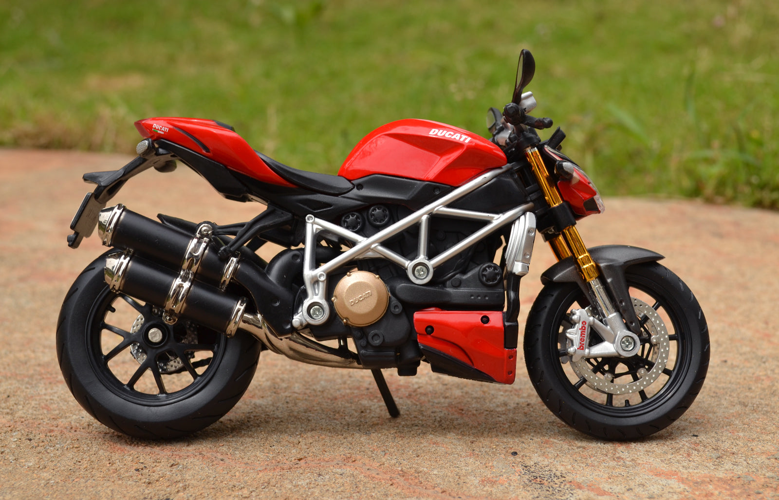 Maisto Ducati Mod Streetfighter S - Main Image